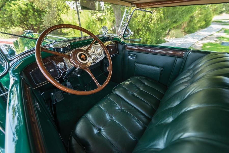 Интерьер Packard Twelve Phaeton 1934 года  (фото 23 из 46)